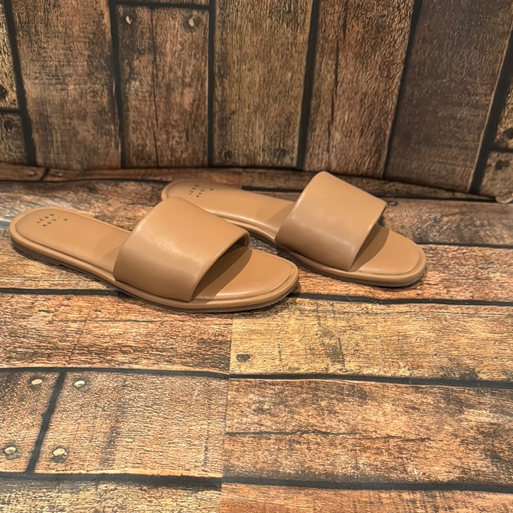 Women's Tan Slide Sandals